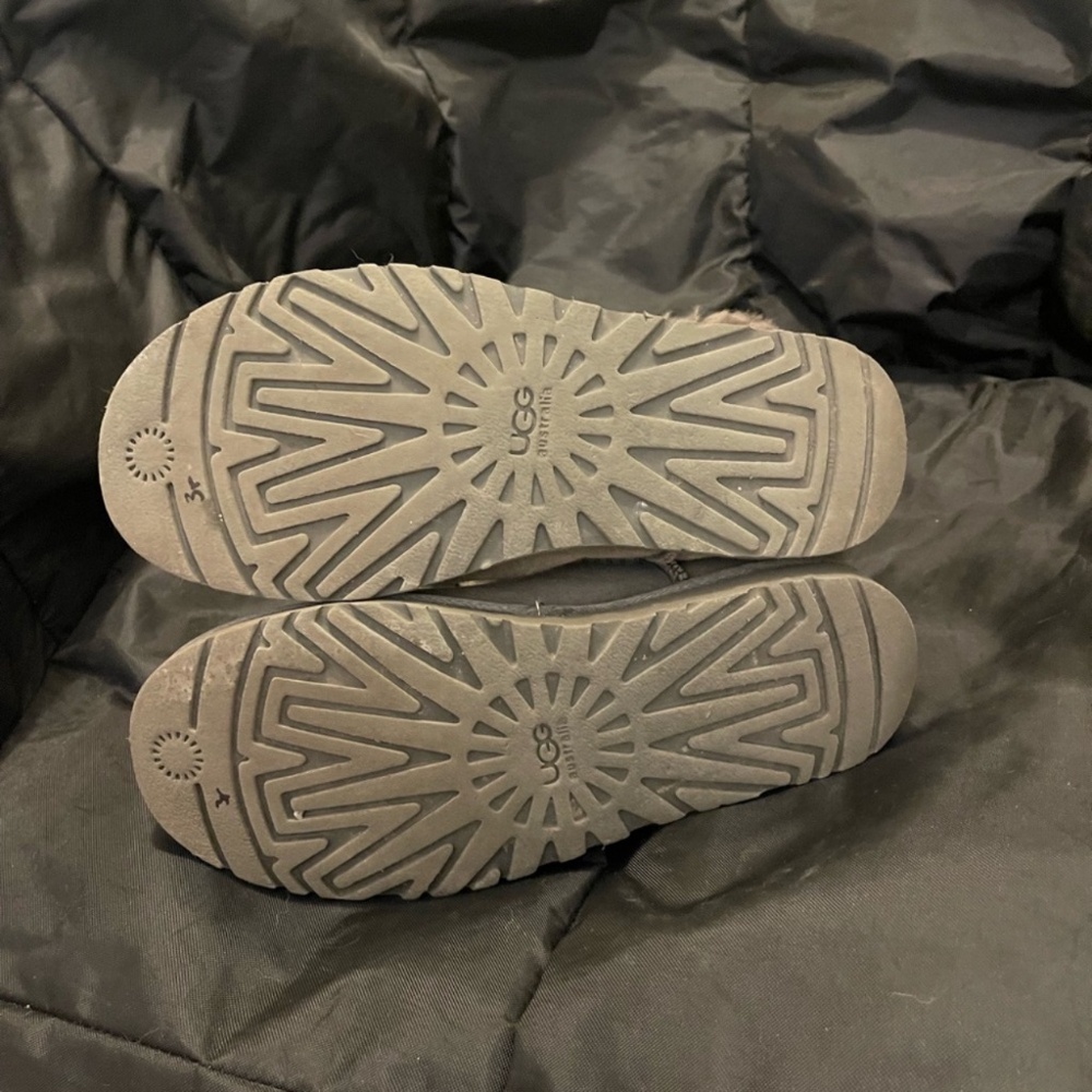 Gray UGG Bailey Button boots - size 6 - image 2